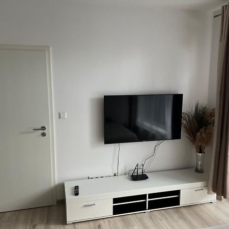 Beautiful 2 Bedroom Apartment Prostejov Luaran gambar