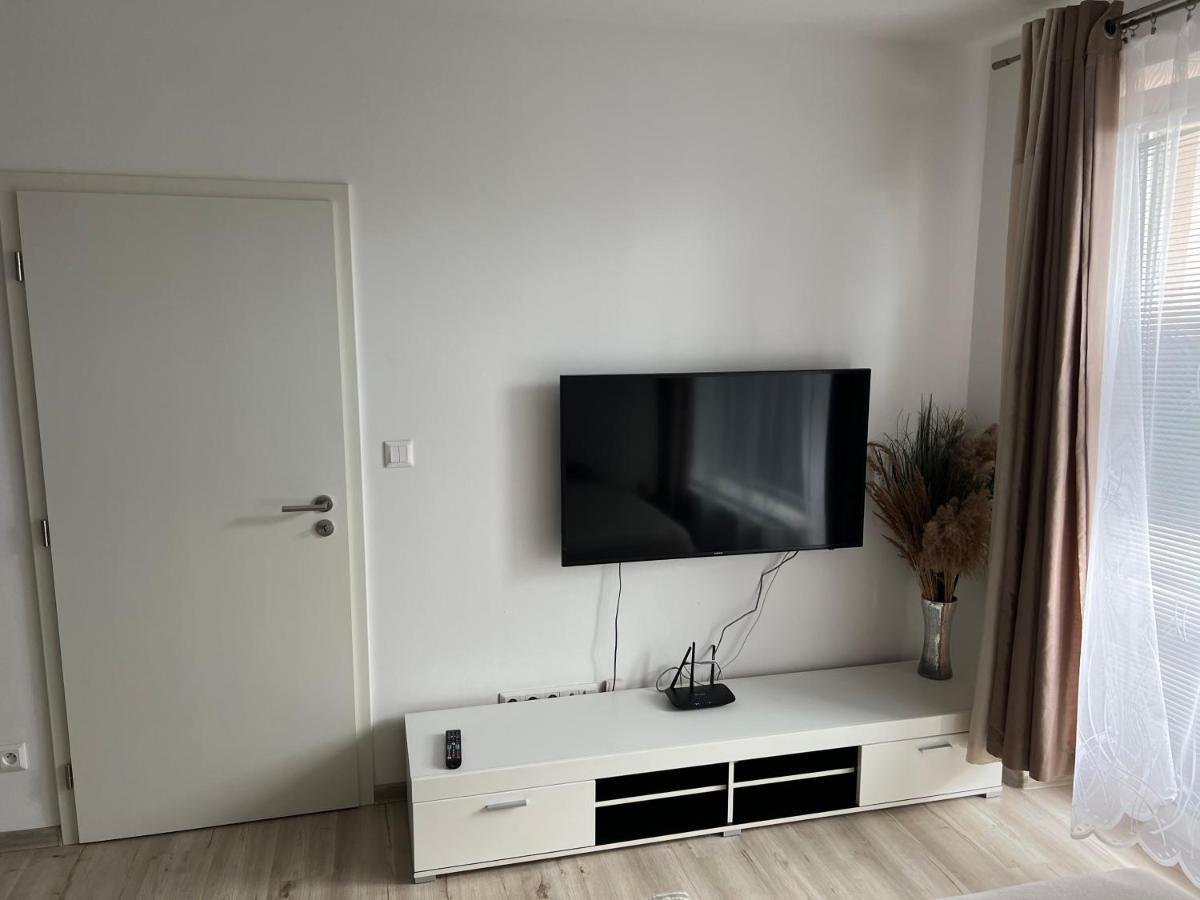 Beautiful 2 Bedroom Apartment Prostejov Luaran gambar